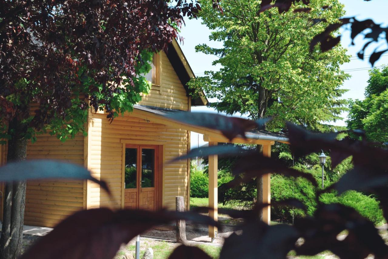Matko Airport Es Elmenykoezpont Bed & Breakfast Exterior photo
