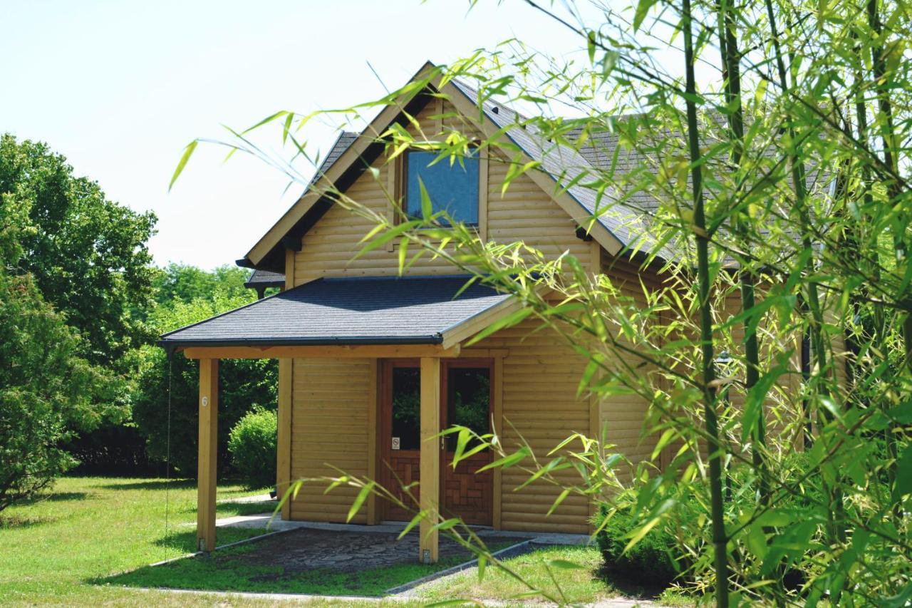 Matko Airport Es Elmenykoezpont Bed & Breakfast Exterior photo